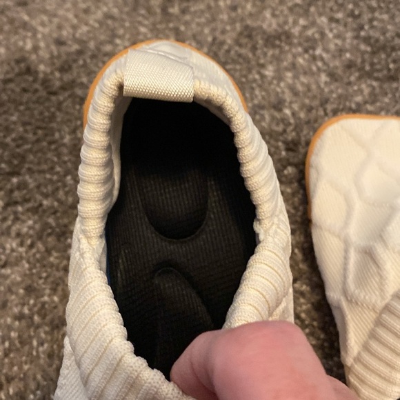 Off White Fabric Rubber Sole Water Shoes Super Comfortable Non-Slip NEW - Picture 6 of 6